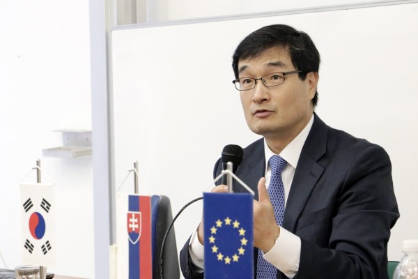 Ambassador of the Republic of Korea Discussed the Current Affairs with Students