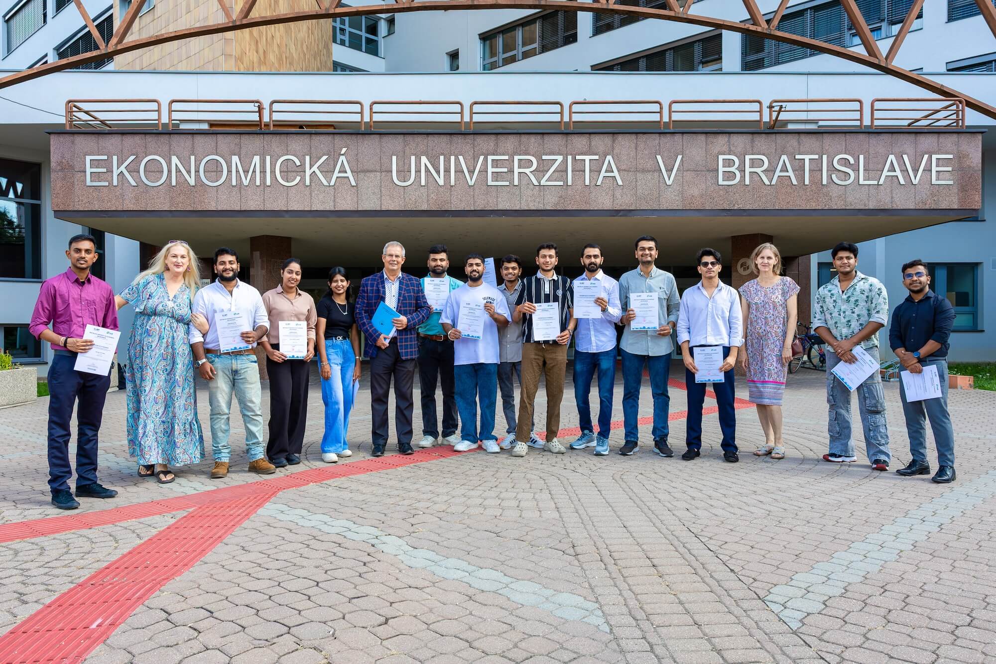 Prví absolventi Jazykovej a odbornej prípravy v anglickom jazyku