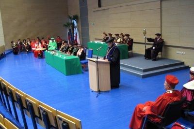 Udelenie titulu Doctor honoris causa prof. Hindlsovi