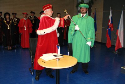 Udelenie titulu Doctor honoris causa prof. Hindlsovi