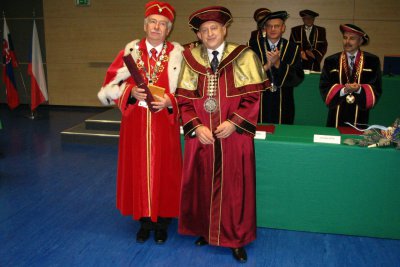 Udelenie titulu Doctor honoris causa prof. Hindlsovi