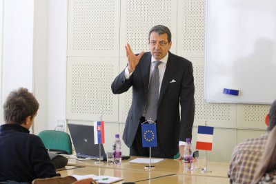 Kariérny postup v rámci francúzskej zahraničnej služby