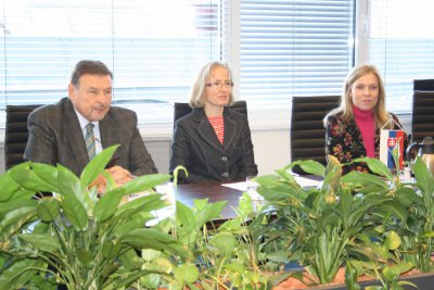 Poslanci Bundestagu SRN ponúkli stáže študentom