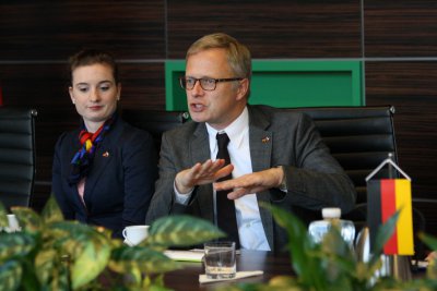 Poslanci Bundestagu SRN ponúkli stáže študentom
