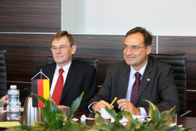 Poslanci Bundestagu SRN ponúkli stáže študentom