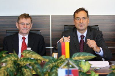Poslanci Bundestagu SRN ponúkli stáže študentom