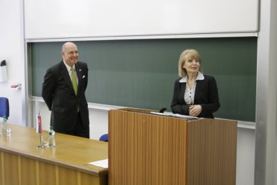 Diplomacia v praxi prednáška amerického veľvyslanca
