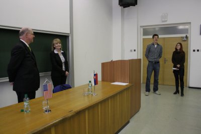Diplomacia v praxi prednáška amerického veľvyslanca