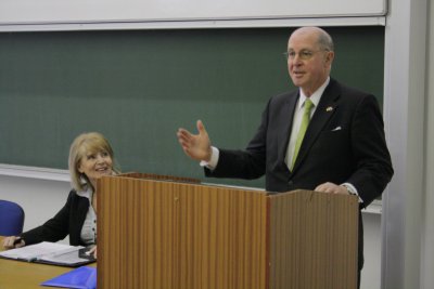 Diplomacia v praxi prednáška amerického veľvyslanca