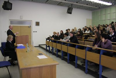 Diplomacia v praxi prednáška amerického veľvyslanca