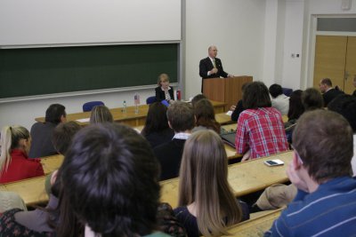 Diplomacia v praxi prednáška amerického veľvyslanca