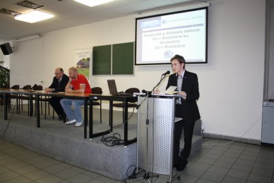 Diskusia študentov s rektorom EU v Bratislave