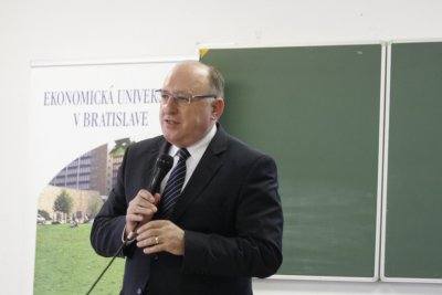 Diskusia študentov s rektorom EU v Bratislave