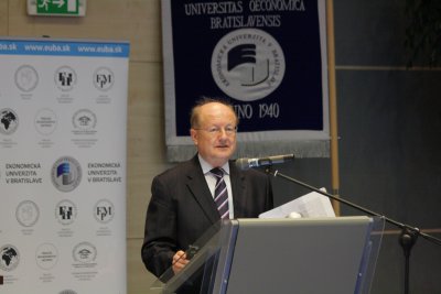 Pohľady na ekonomiku Slovenska 2013