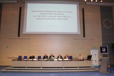 Pohľady na ekonomiku Slovenska 2013