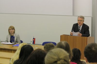 Posledná prednáška Diplomacie v praxi 2012/2013