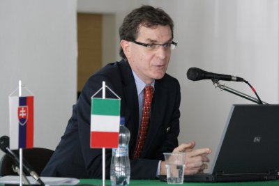 Prednáška profesora z Università di Bologna
