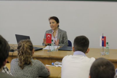Prednáška tureckej veľvyslankyne