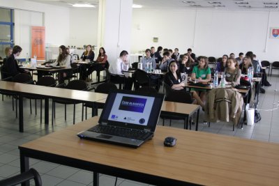 Študenti EU v Bratislave zvíťazili v 3. ročníku Hlava-Päta
