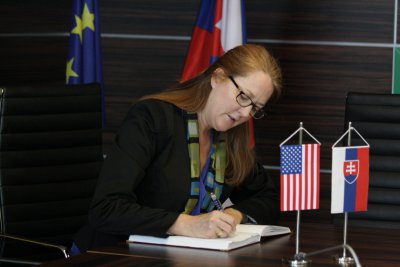 Študentom EU prednášala americká lektorka