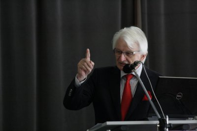 Prednáška švajčiarskeho odborníka na reštrukturalizáciu