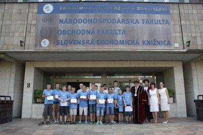 Univerzitné udalosti » Promócie Detskej ekonomickej univerzity 2013