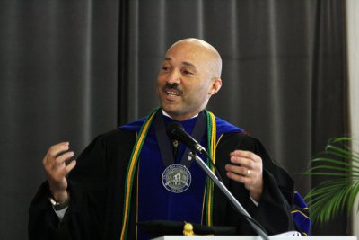 Promócie absolventov MBA štúdia na BBS