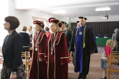 Promócie absolventov MBA štúdia na BBS