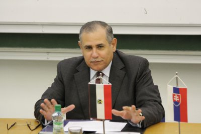 Začal sa prednáškový cyklus Diplomacia v Praxi