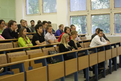 Univerzitné udalosti » Začal sa prednáškový cyklus Diplomacia v Praxi 2013/2014