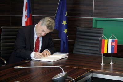 Nový veľvyslanec SRN na návšteve univerzity