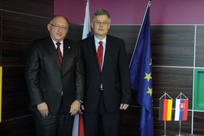 Nový veľvyslanec SRN na návšteve univerzity