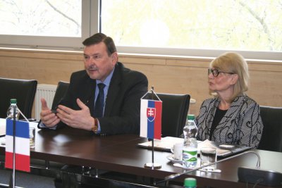 Prednáška francúzskeho veľvyslanca