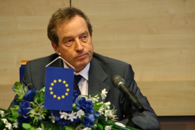 Prednáška francúzskeho veľvyslanca