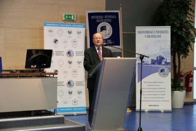 Pohľady na ekonomiku Slovenska 2014