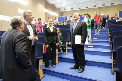 G. Zavvos prednášal študentom univerzity