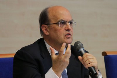G. Zavvos prednášal študentom univerzity