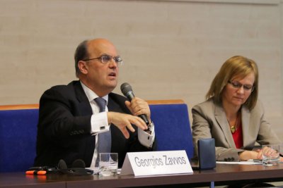 G. Zavvos prednášal študentom univerzity