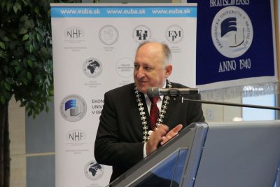 Ekonomický prehľad SR 2014