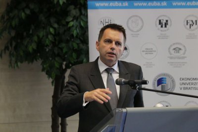 Ekonomický prehľad SR 2014