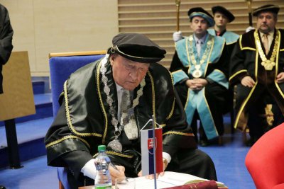 Doctor Honoris Causa Michalovi Kováčovi a Petrovi Mihókovi