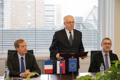Dvojité diplomy absolventov frankofónneho štúdia