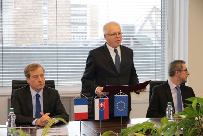 Dvojité diplomy absolventov frankofónneho štúdia