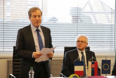 Dvojité diplomy absolventov frankofónneho štúdia