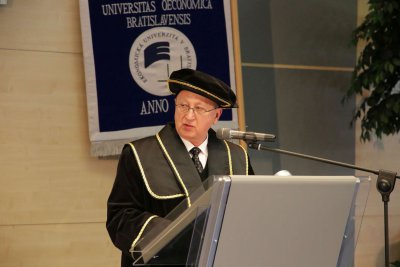 Inaugurácia rektora a dekanov EU v Bratislave