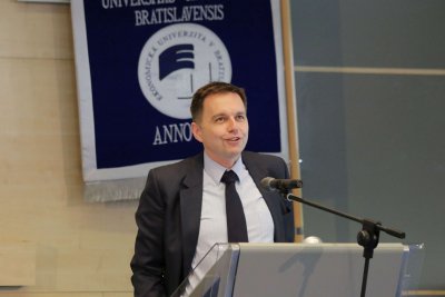 Prednáška ministra financií Petra Kažímíra