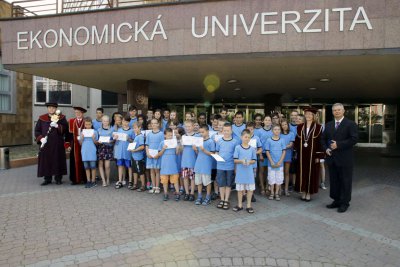 Univerzitné udalosti » Detská ekonomická univerzita 2015 – promócie