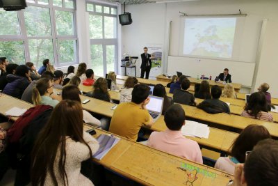 Islandský veľvyslanec prvýkrát na Ekonomickej univerzite v Bratislave