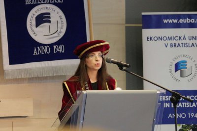 Ekonomická univerzita v Bratislave udelila čestný titul doctor honoris causa prof. Ľubošovi Pástorovi, PhD.