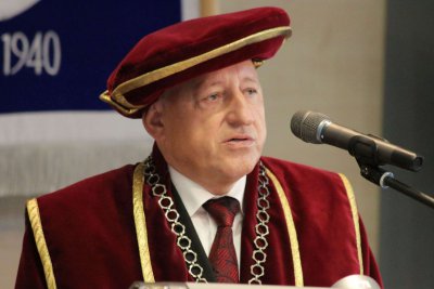 Ekonomická univerzita v Bratislave udelila čestný titul doctor honoris causa prof. Ľubošovi Pástorovi, PhD.